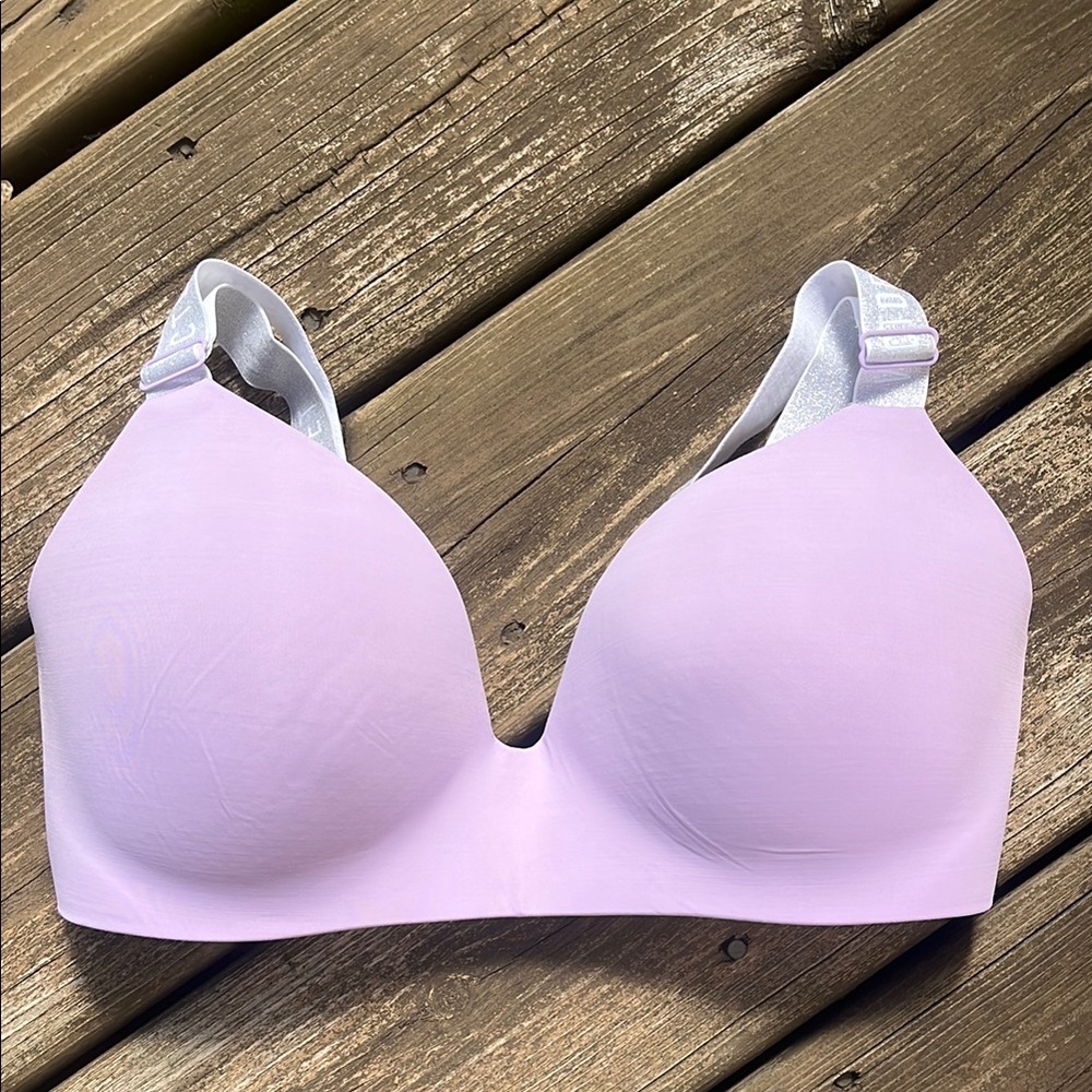 Victoria’s Secret t-shirt lightly lined lilac color Bra